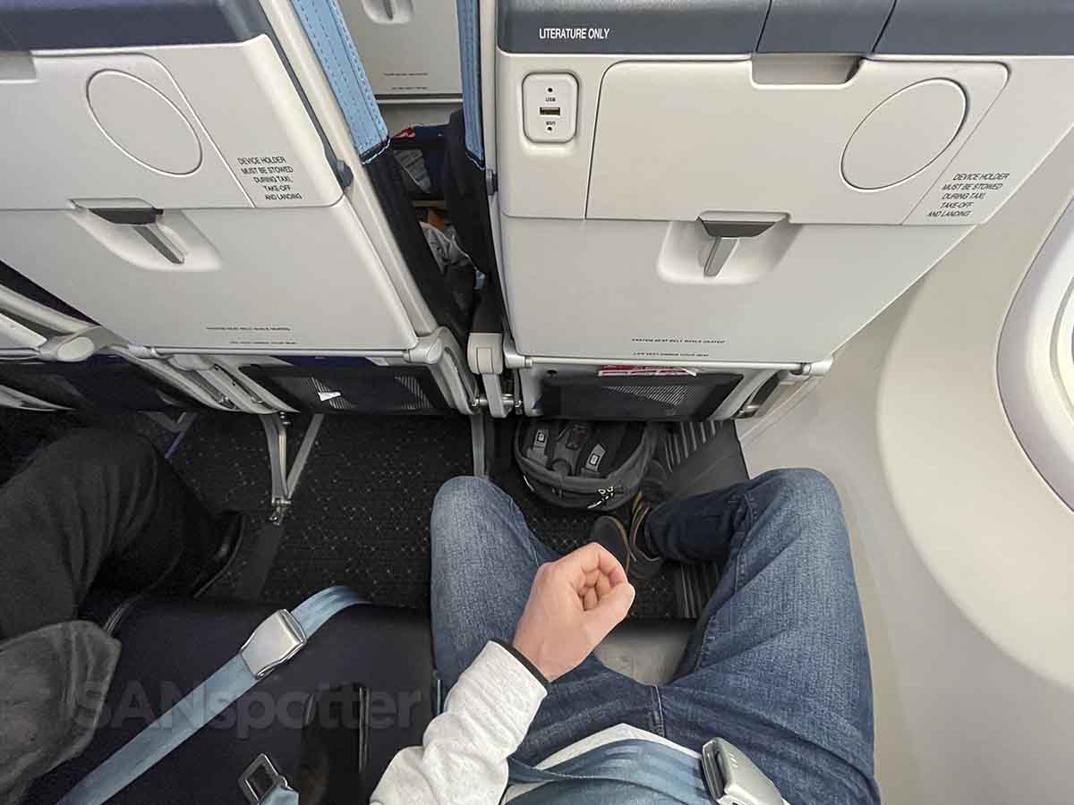 KLM 737-800 business class seat pitch 