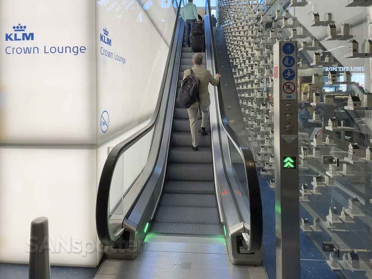 KLM crown lounge escalator AMS 
