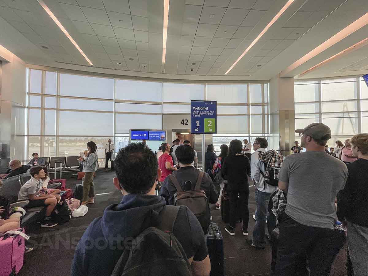 United airlines zone 1 boarding queue gate 42 SAN