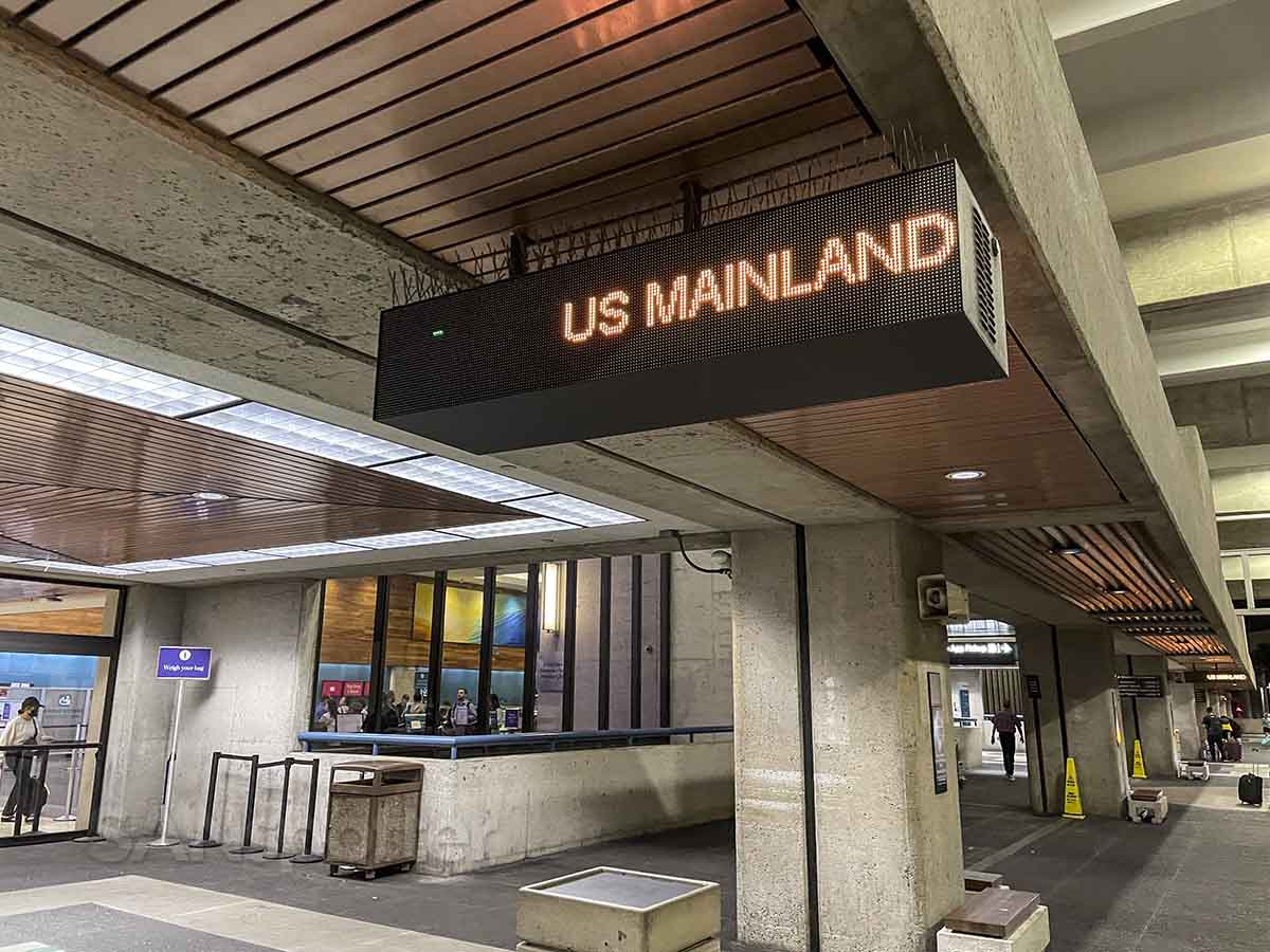 Honolulu Airport US mainland departures entrance 