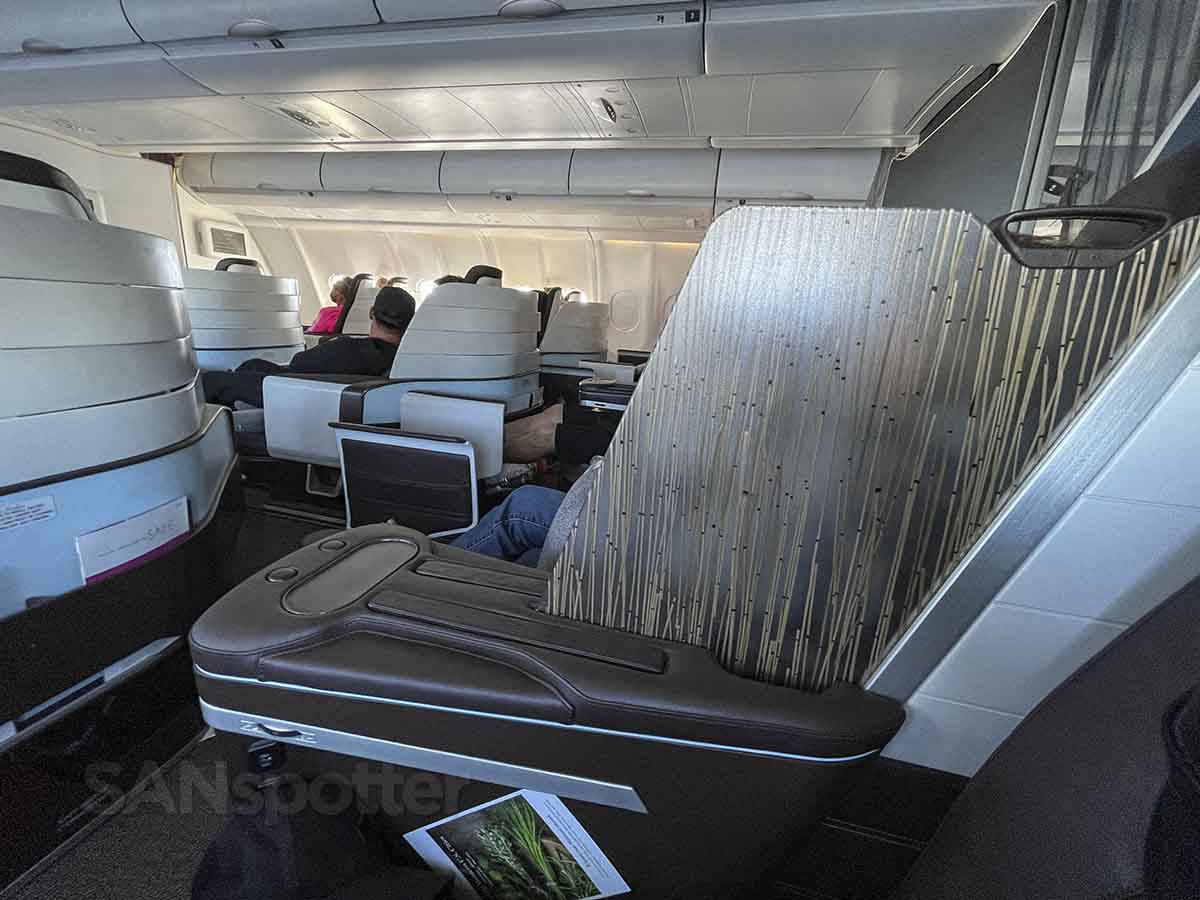Hawaiian Airlines A330 first class privacy divider 