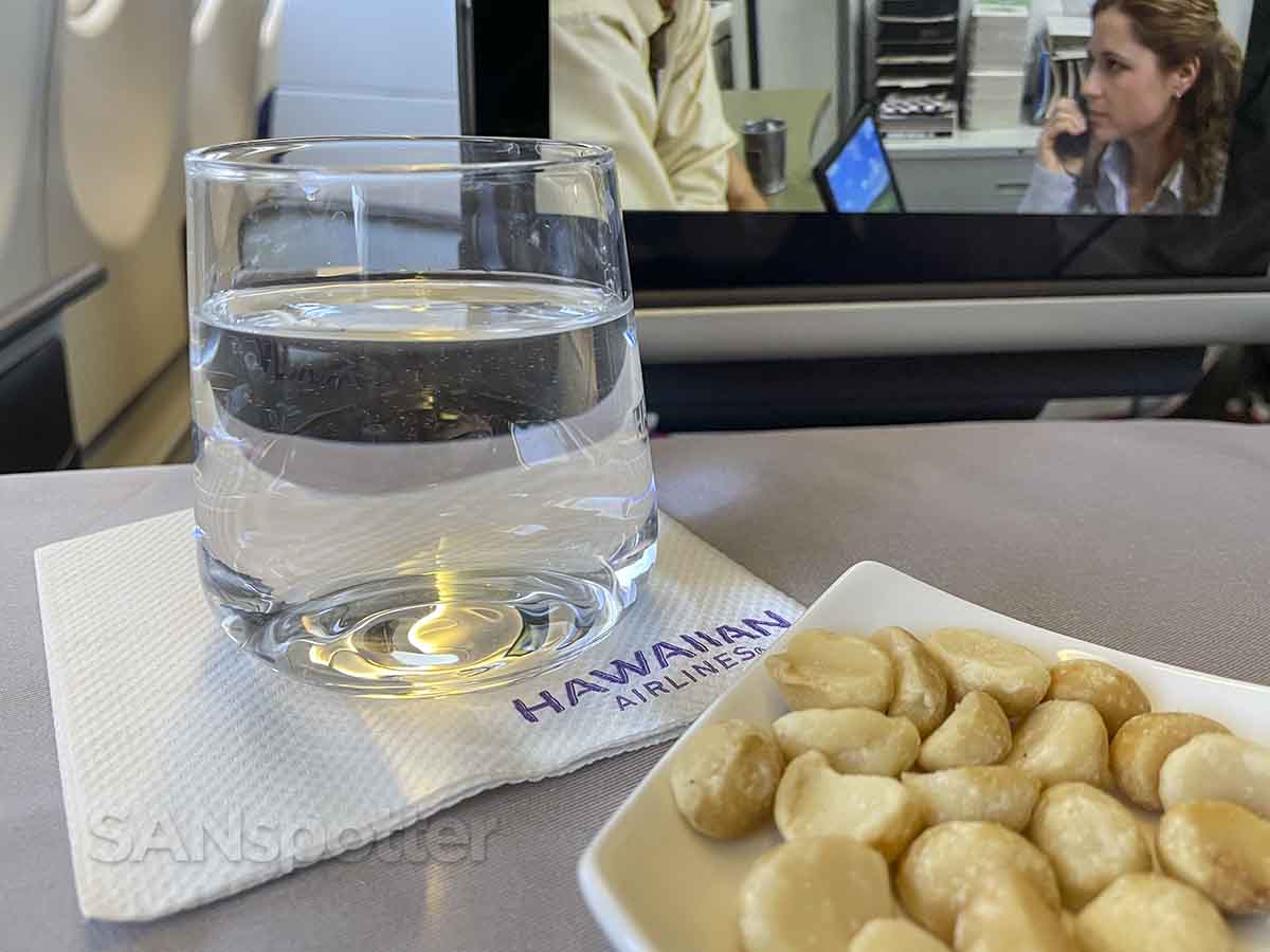 Hawaiian Airlines A330-200 first class macadamia nuts pre meal snack 