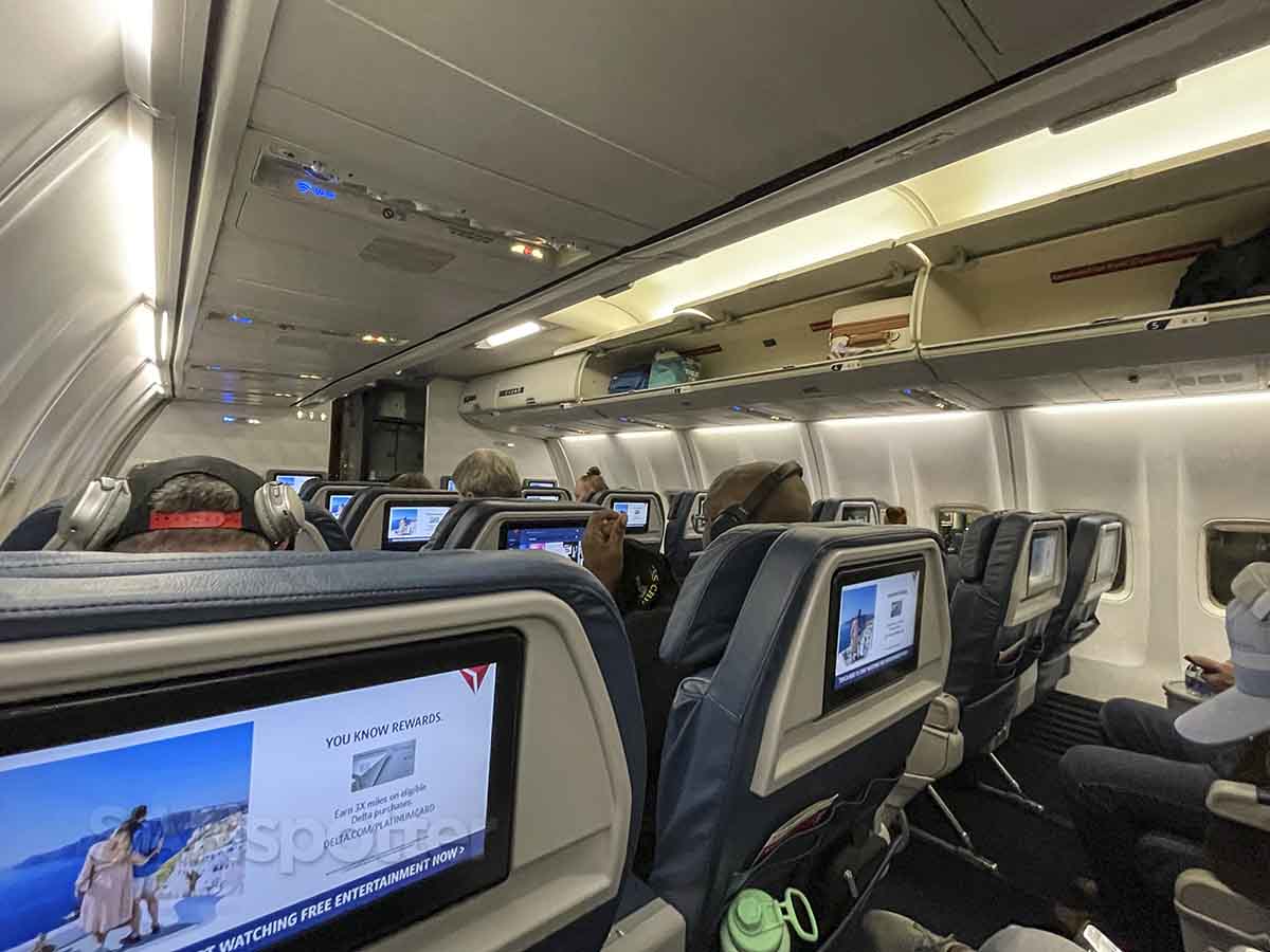 Delta 757-300 first class overhead bins