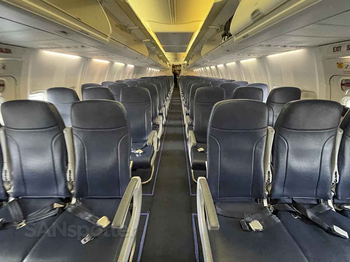 Sun country 737-800 standard seats