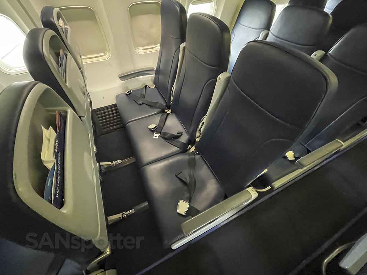Sun country 737-800 standard seats row 20