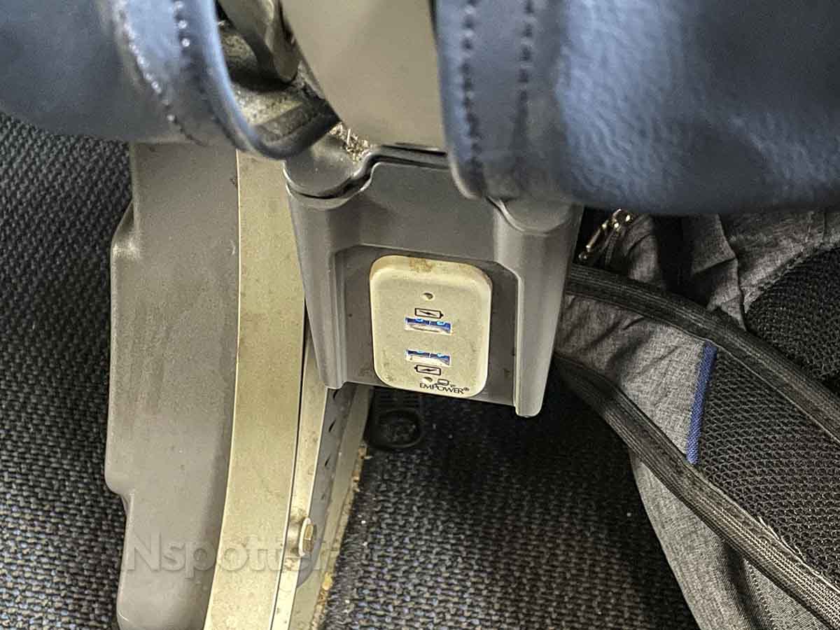 Sun country 737-800 standard seat power outlets 
