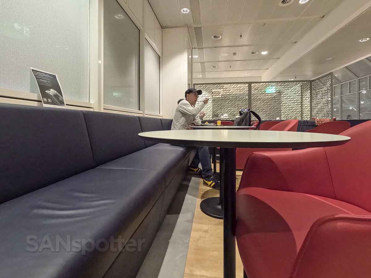 SANspotter in the Munich Air France KLM lounge