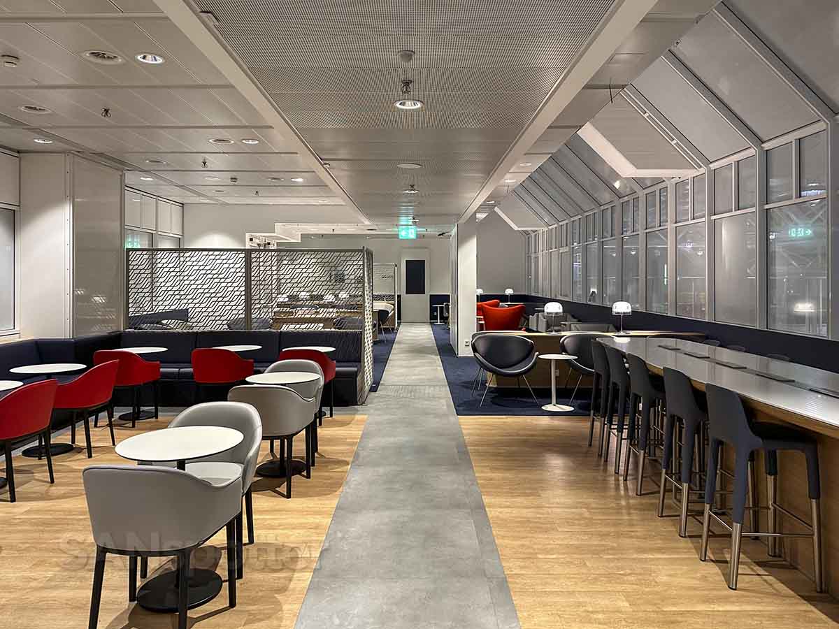 Munich Airport Air France KLM lounge layout 