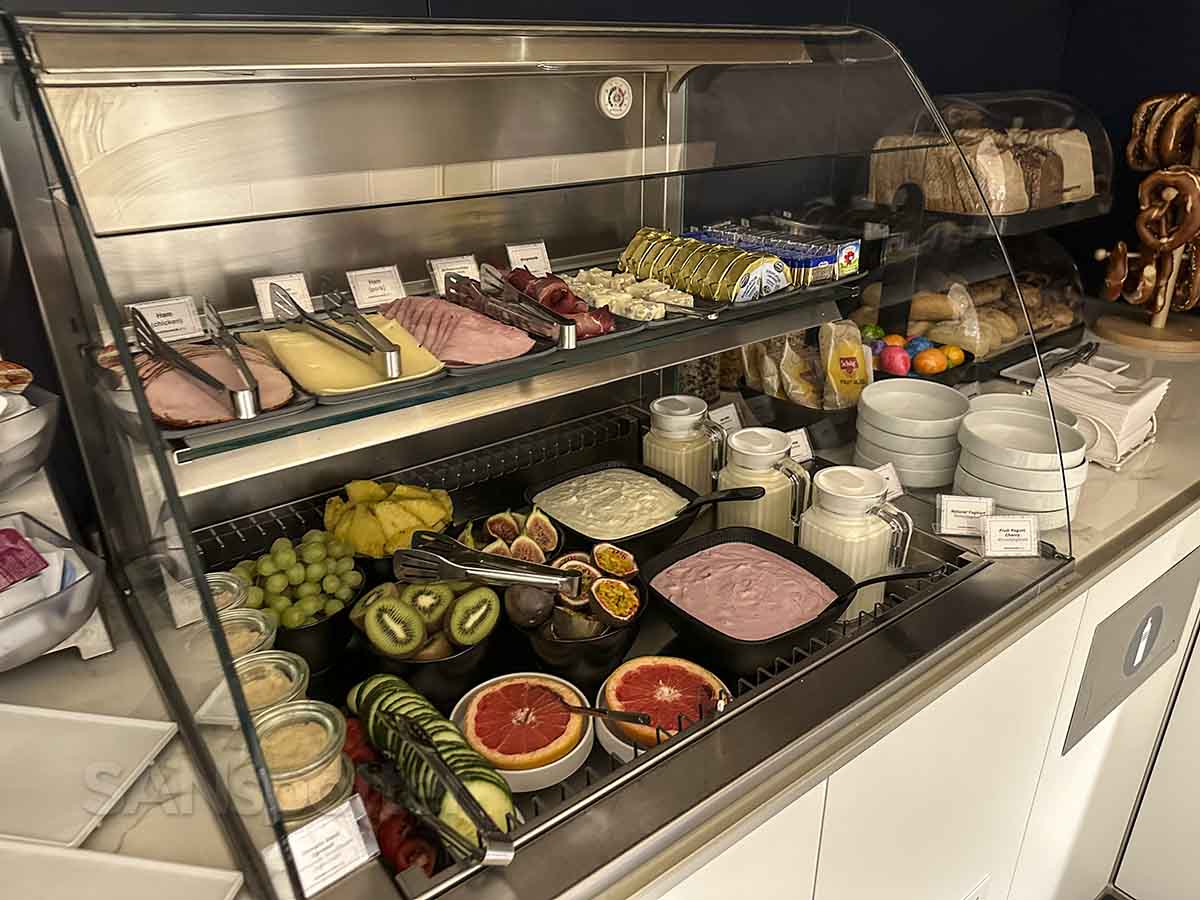 Air France klm lounge breakfast bar Munich Airport 