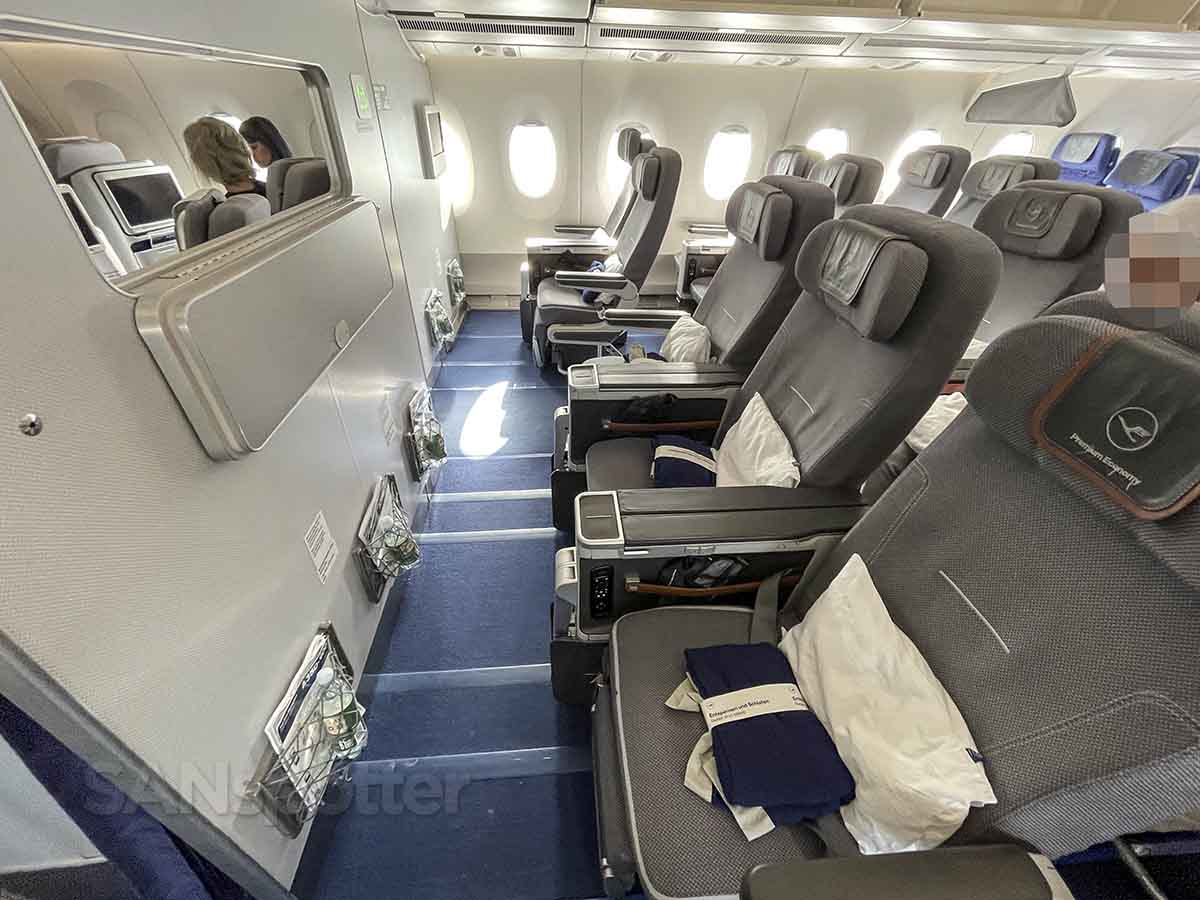 Lufthansa a350-900 premium economy cabin