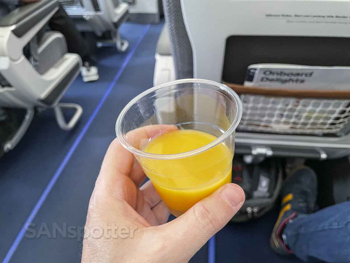 Lufthansa a350-900 premium economy pre departure drink