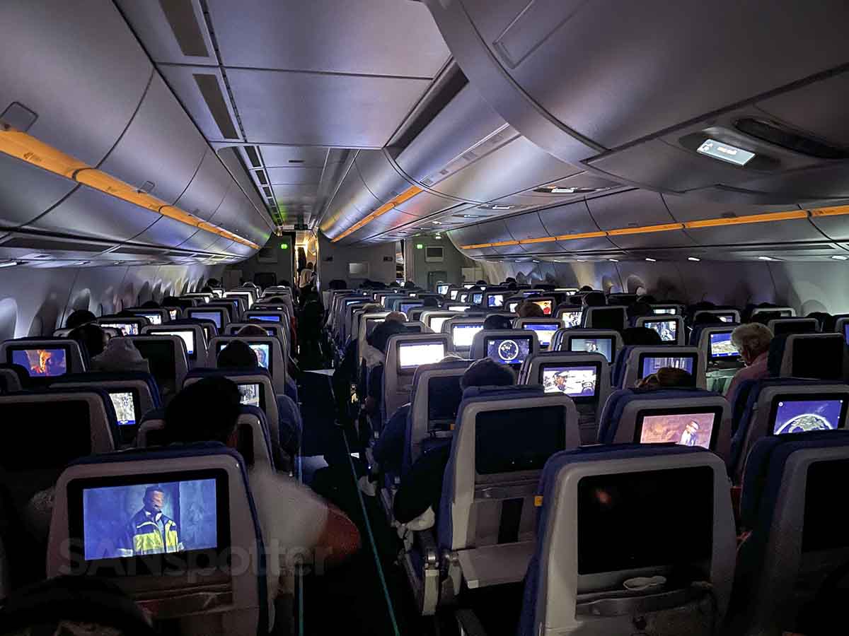 Lufthansa a350-900 economy cabin