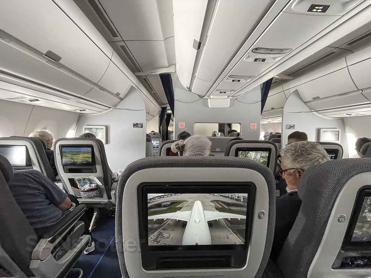 Lufthansa a350-900 premium economy passengers 