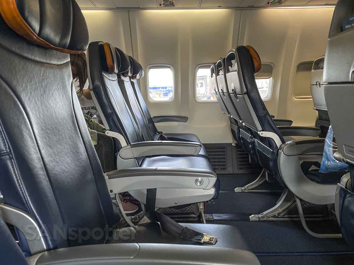 Sun country 737-800 best seats extra legroom 