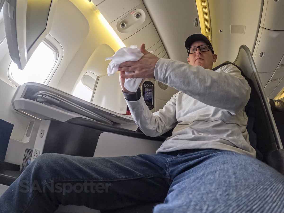SANspotter wiping hands with hot towel Air France 777-300 business class