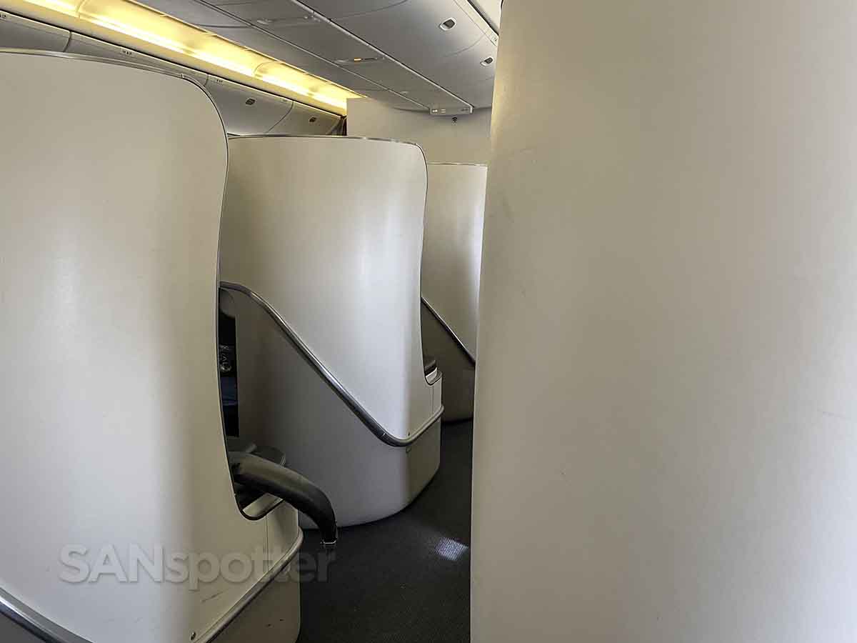 Air France 777-300 business class seat privacy 