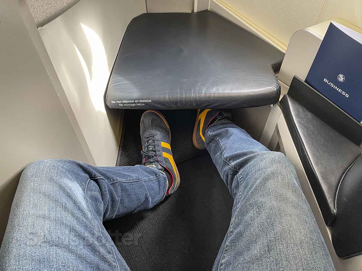 Air France 777-300 business class leg room
