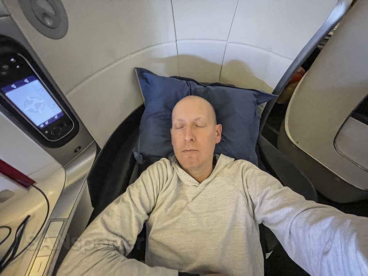 SANspotter sleeping in an Air France 777-300 lie flat business class seat