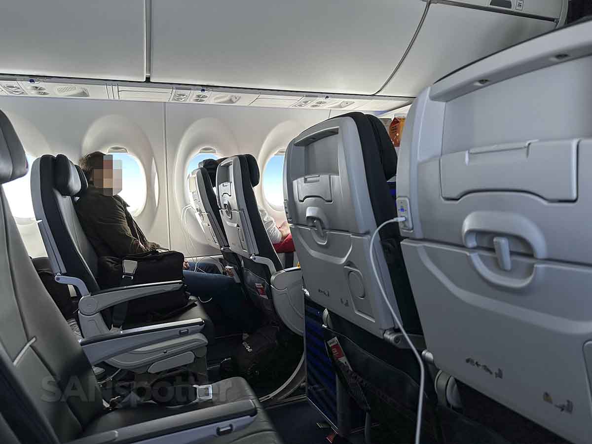 Air France a220-300 business class empty middle seats