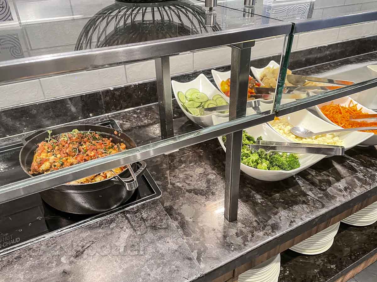 Amex centurion lounge SFO salad bar