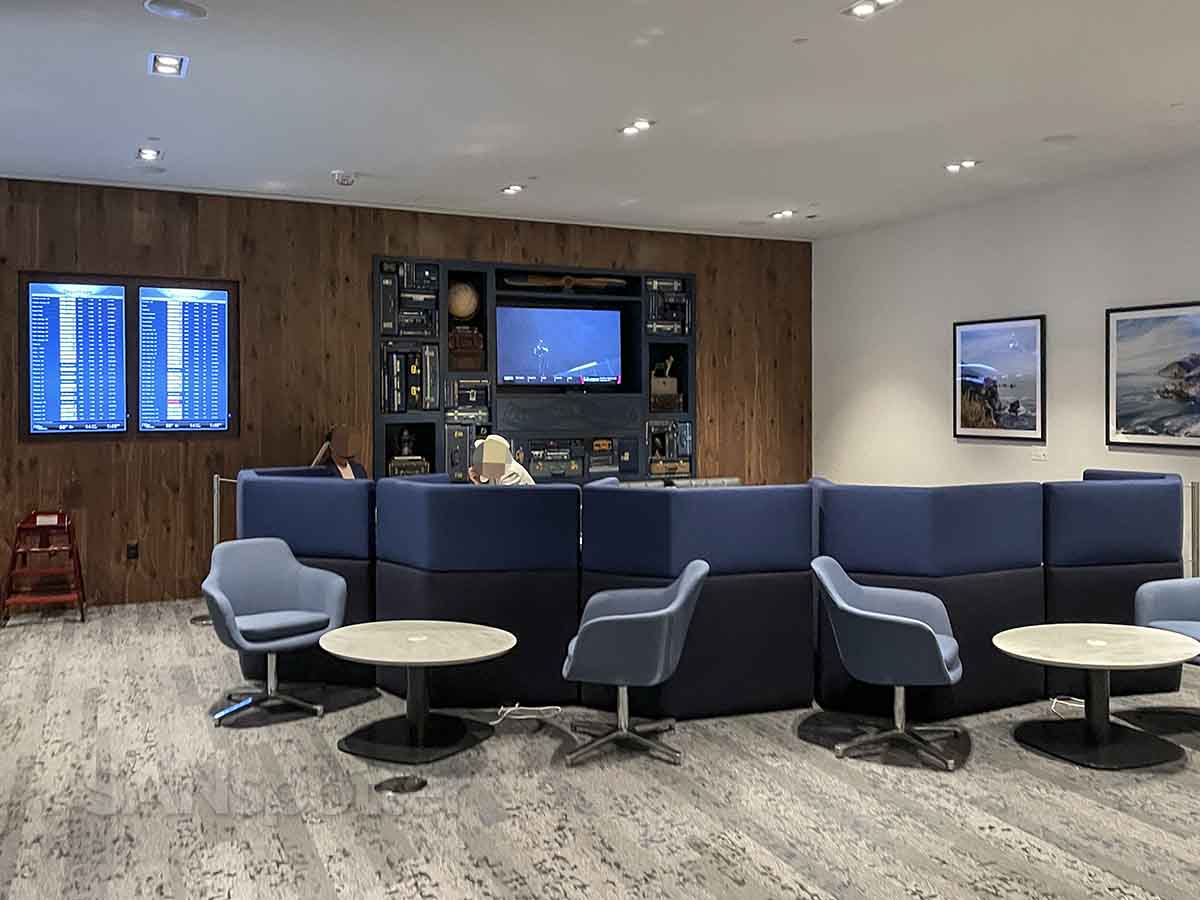 SFO amex centurion lounge couches