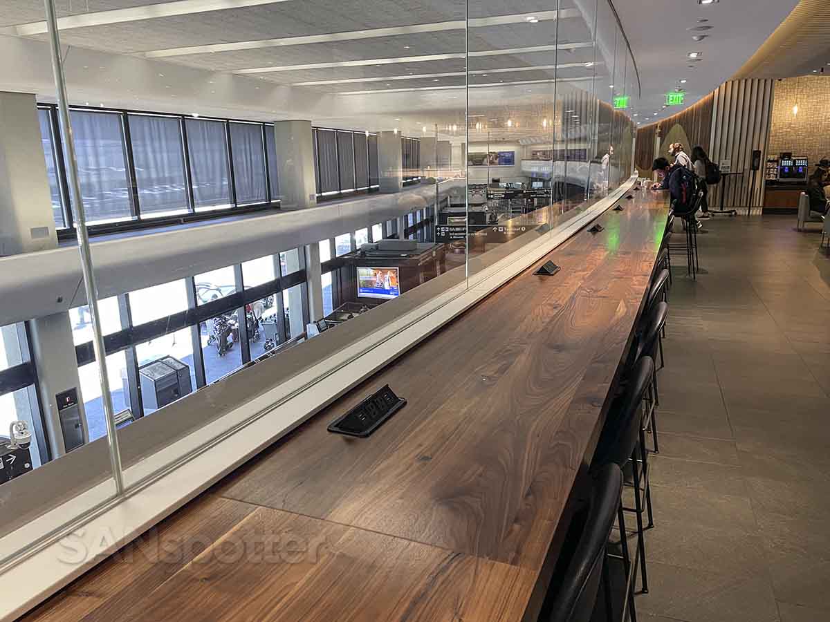 Amex centurion lounge sfo bench seating