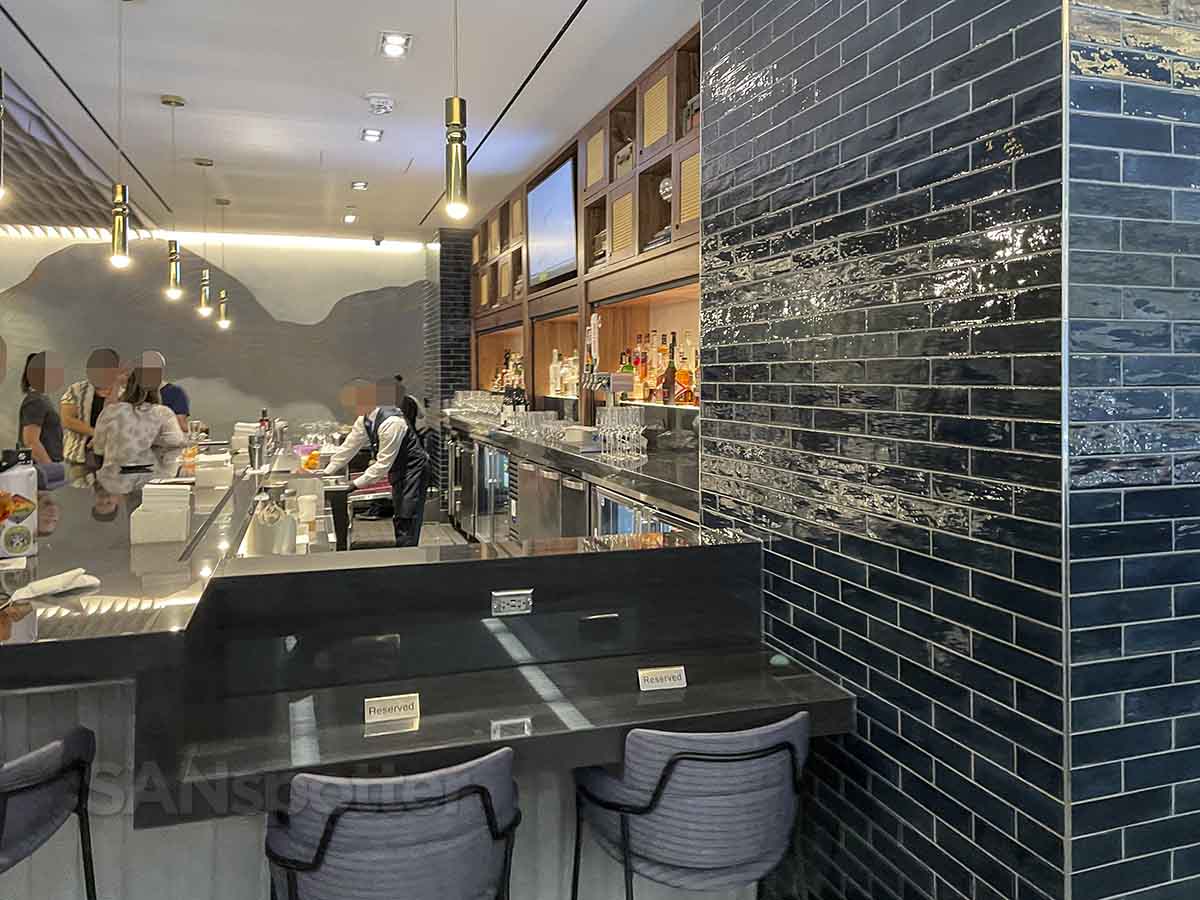 Amex centurion lounge SFO bar