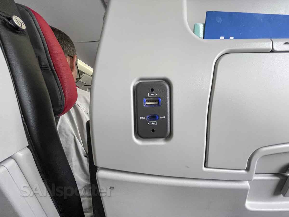 Breeze Airways A220-300 Nicer seats USB-C power outlets 