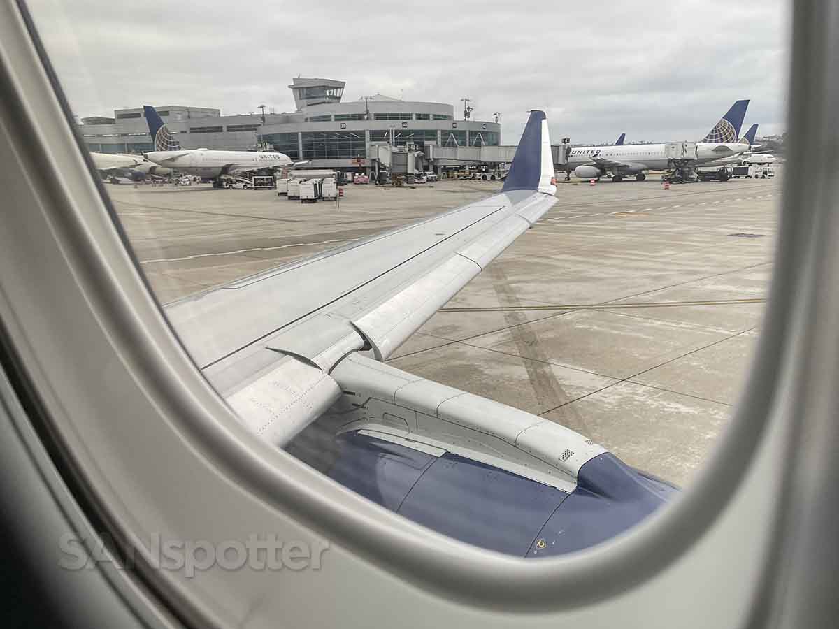 Embraer 175 window view 