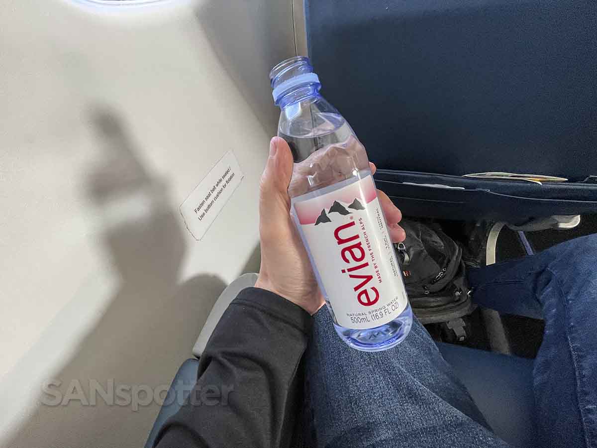 Delta Connection Embraer 175 first class drinks 