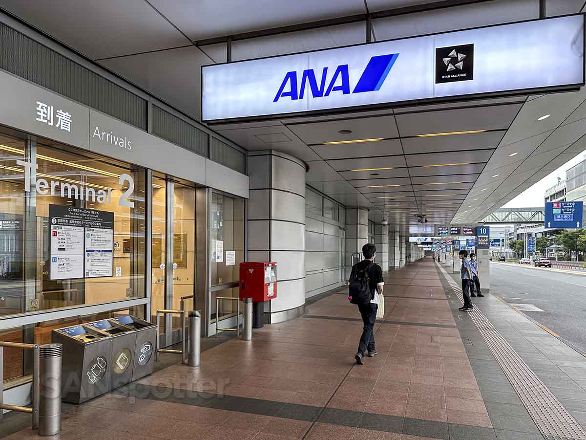 Tokyo Haneda airport terminal 2 arrivals level