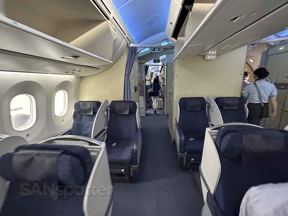 ANA 787-8 old business class
