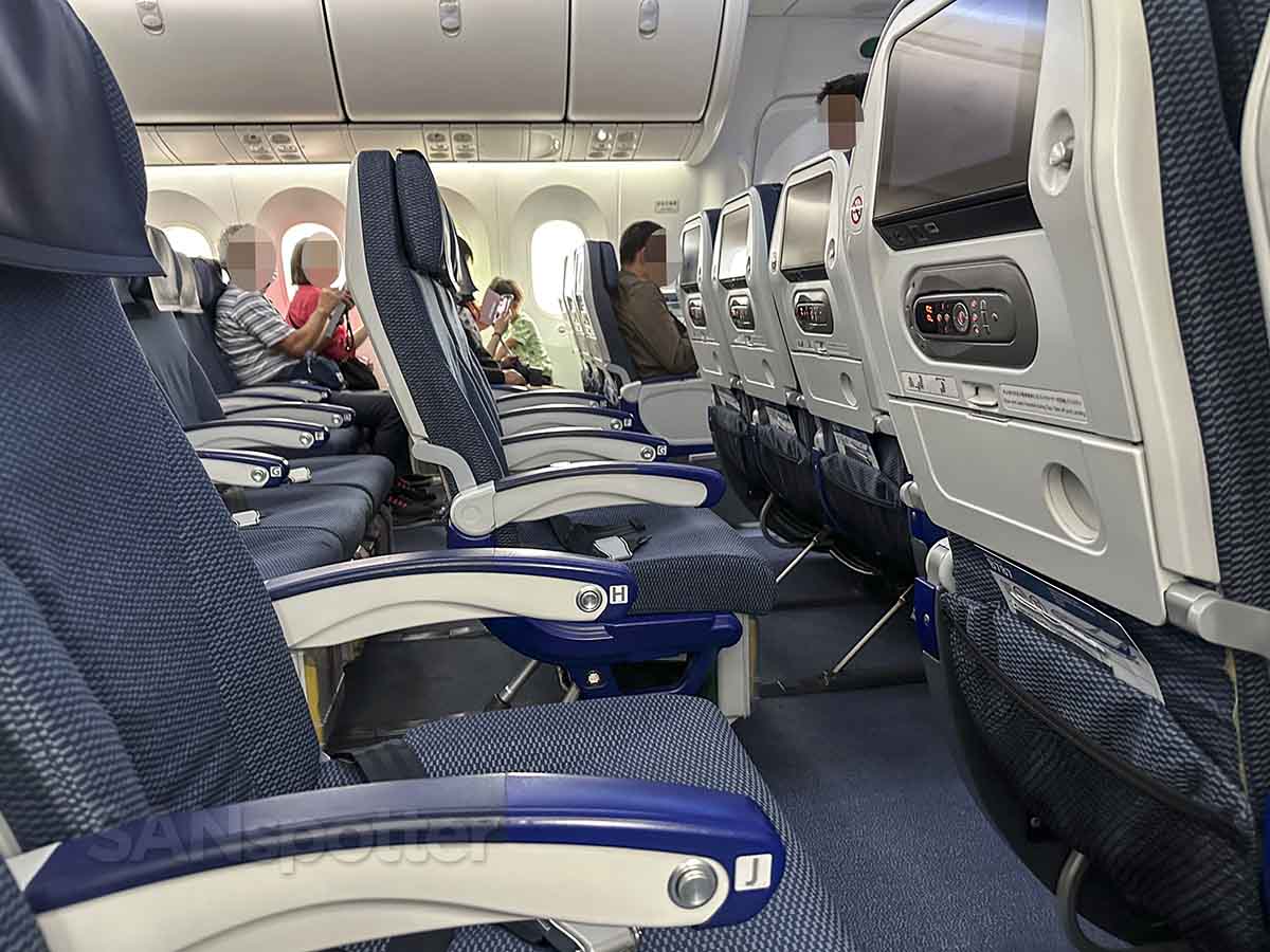 ANA 787-8 economy class seats