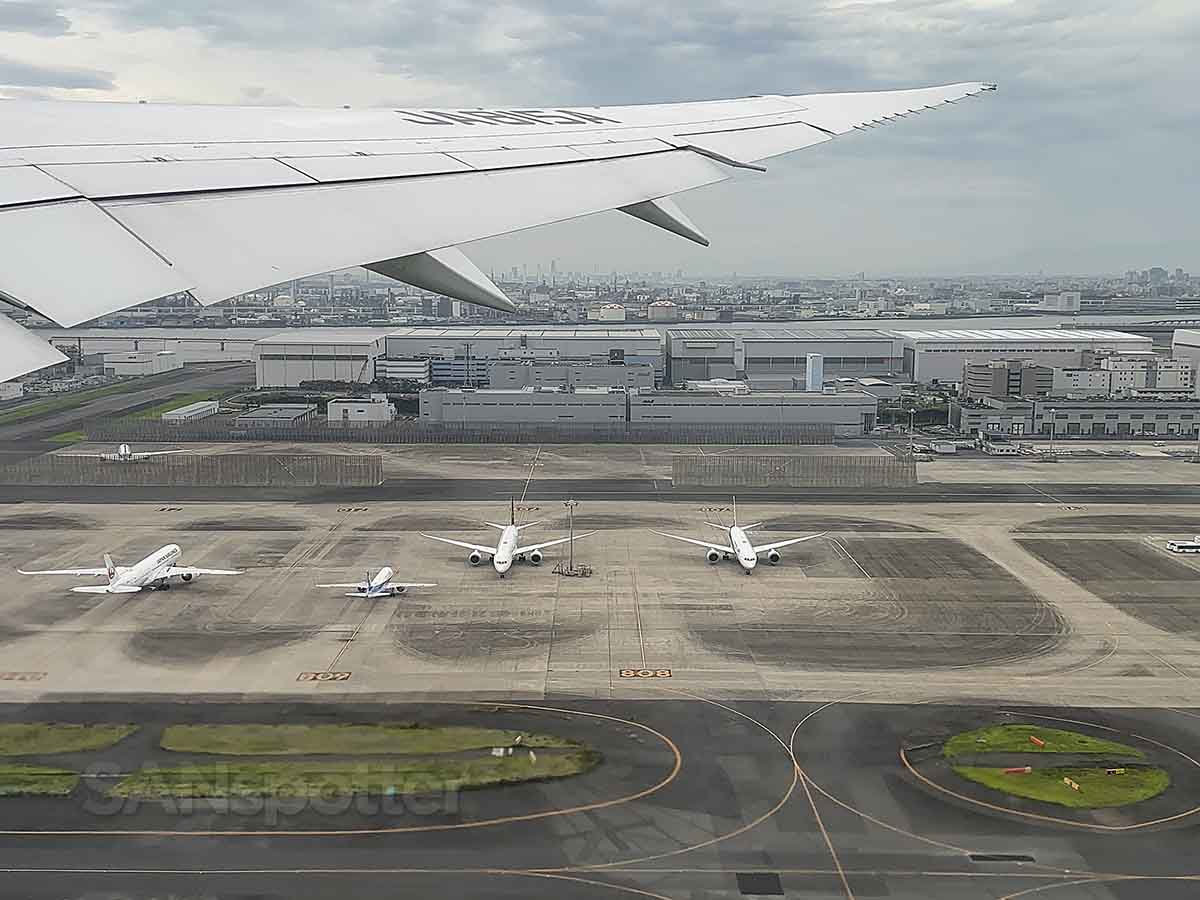ANA 787-8 takeoff from Tokyo Haneda airport