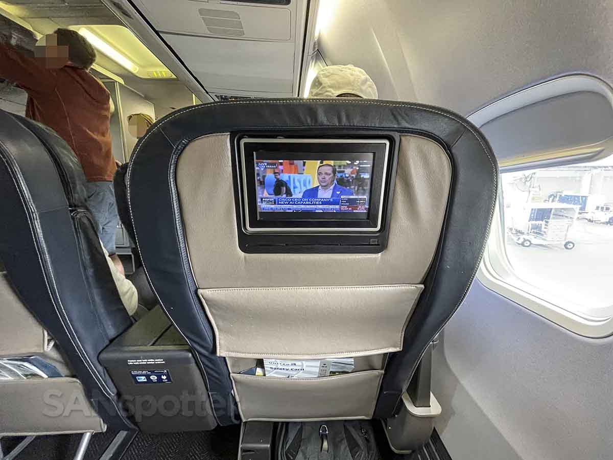 United 737-700 First Class video screens 