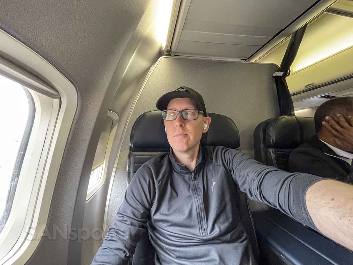 SANspotter selfie United 737-700 first class