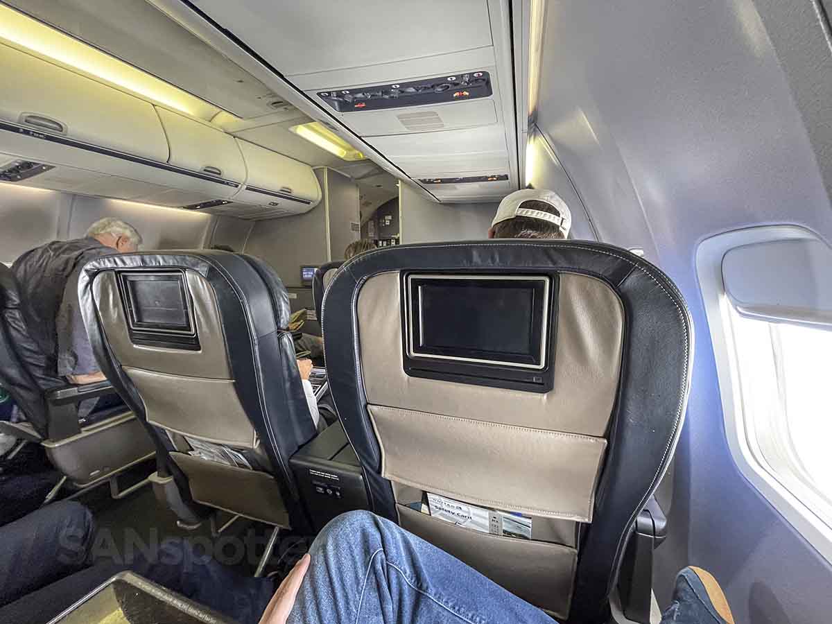 United 737-700 first class comfort 