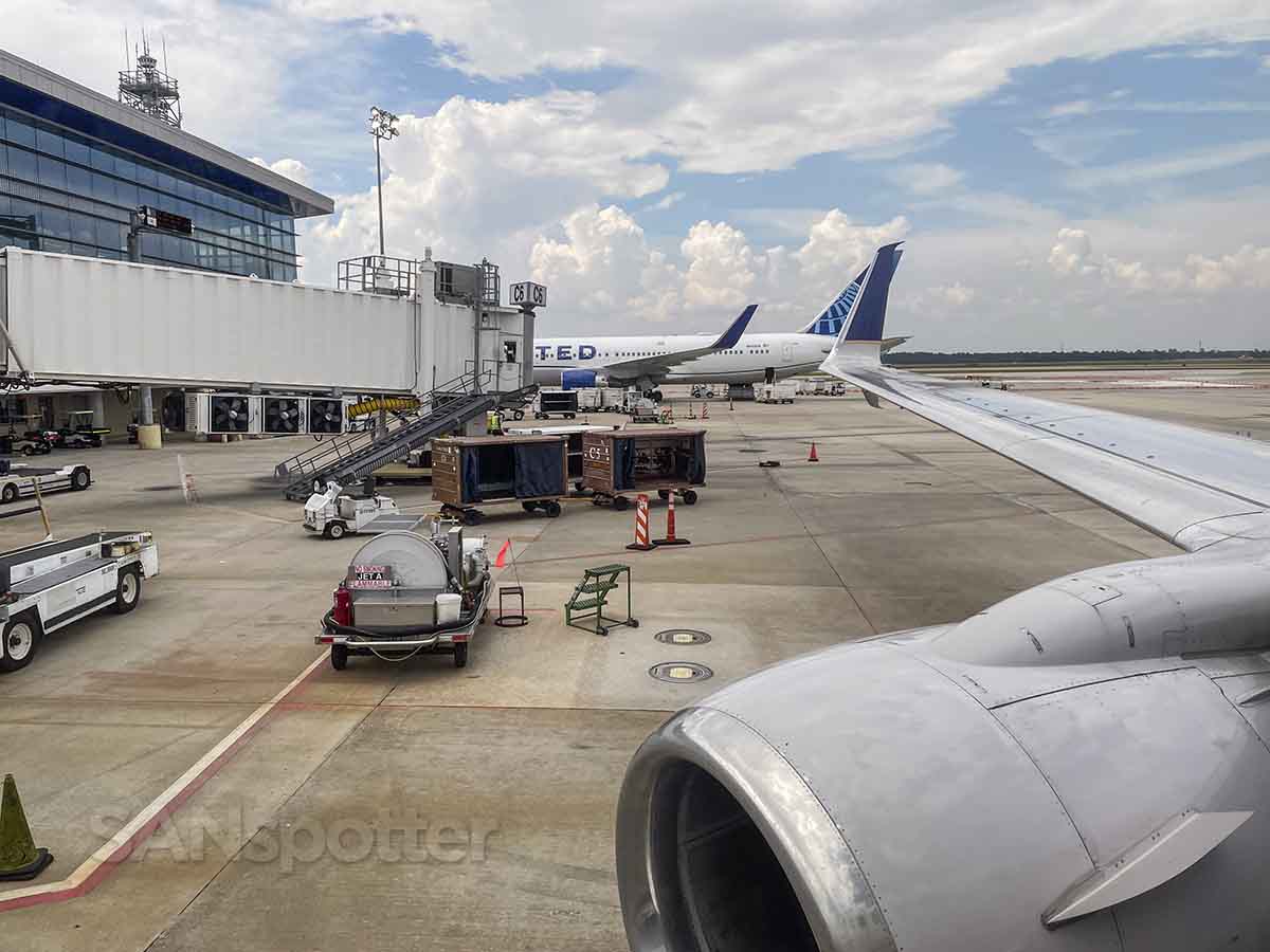 United 737-700 pulling up to the gate at IAH