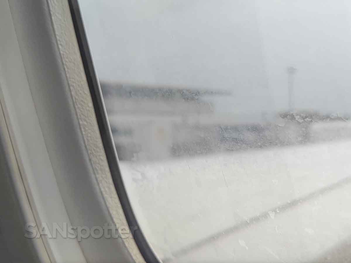 Boeing 787-8 humid window condensation