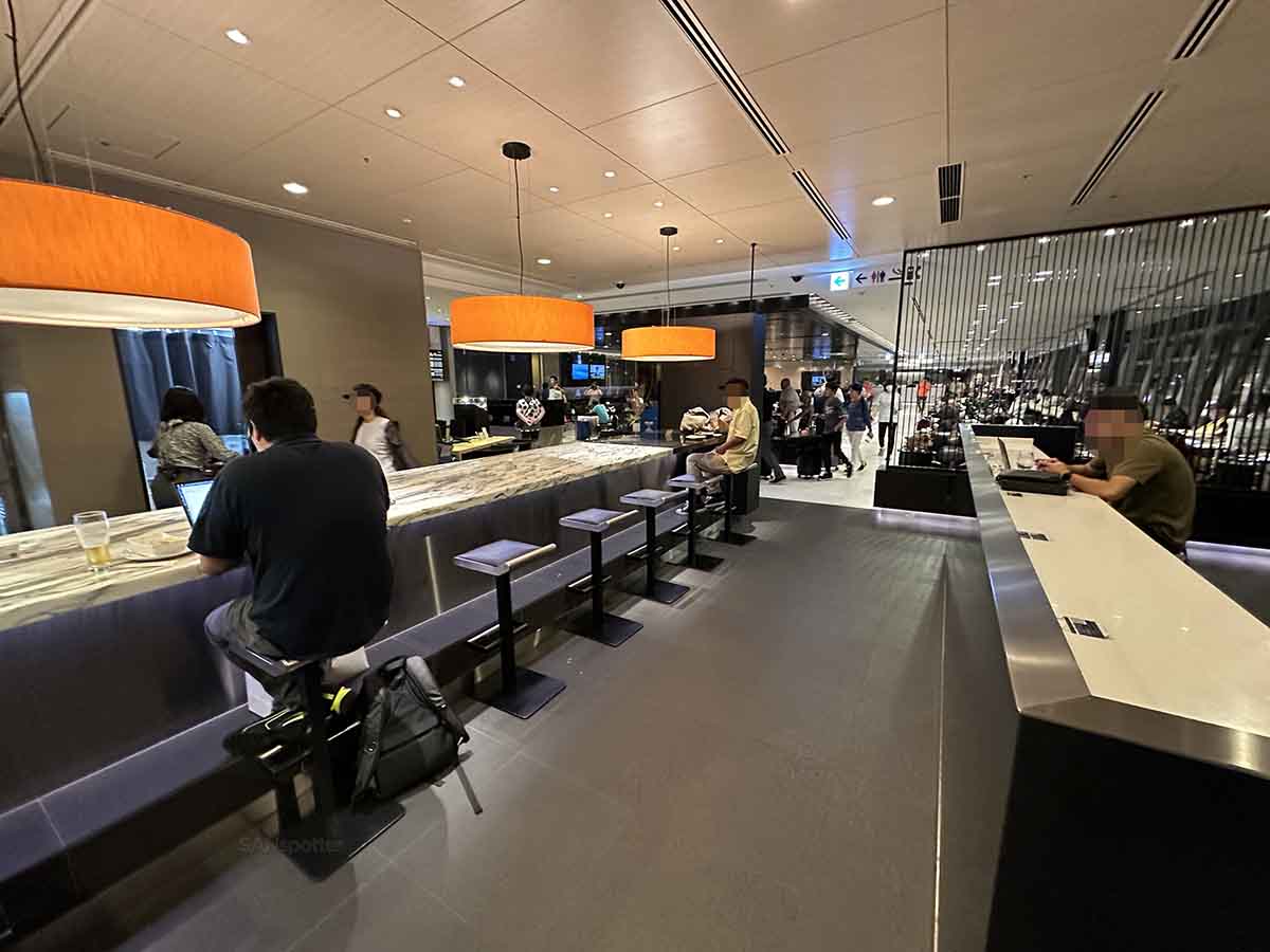 ANA Lounge Haneda Terminal 3 bar seating