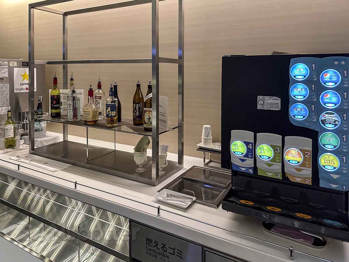 ANA Lounge Haneda Terminal 3 alcohol selection