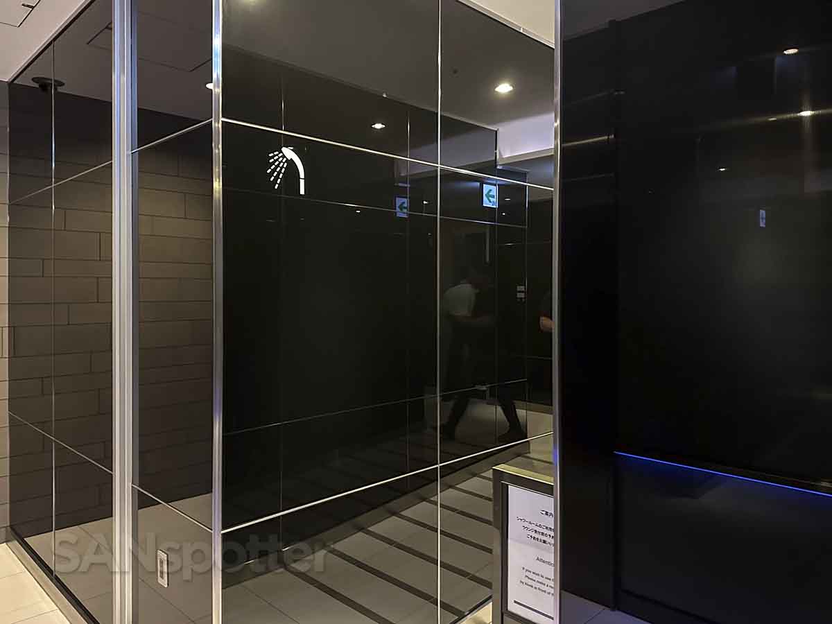 ANA lounge Haneda terminal 3 showers