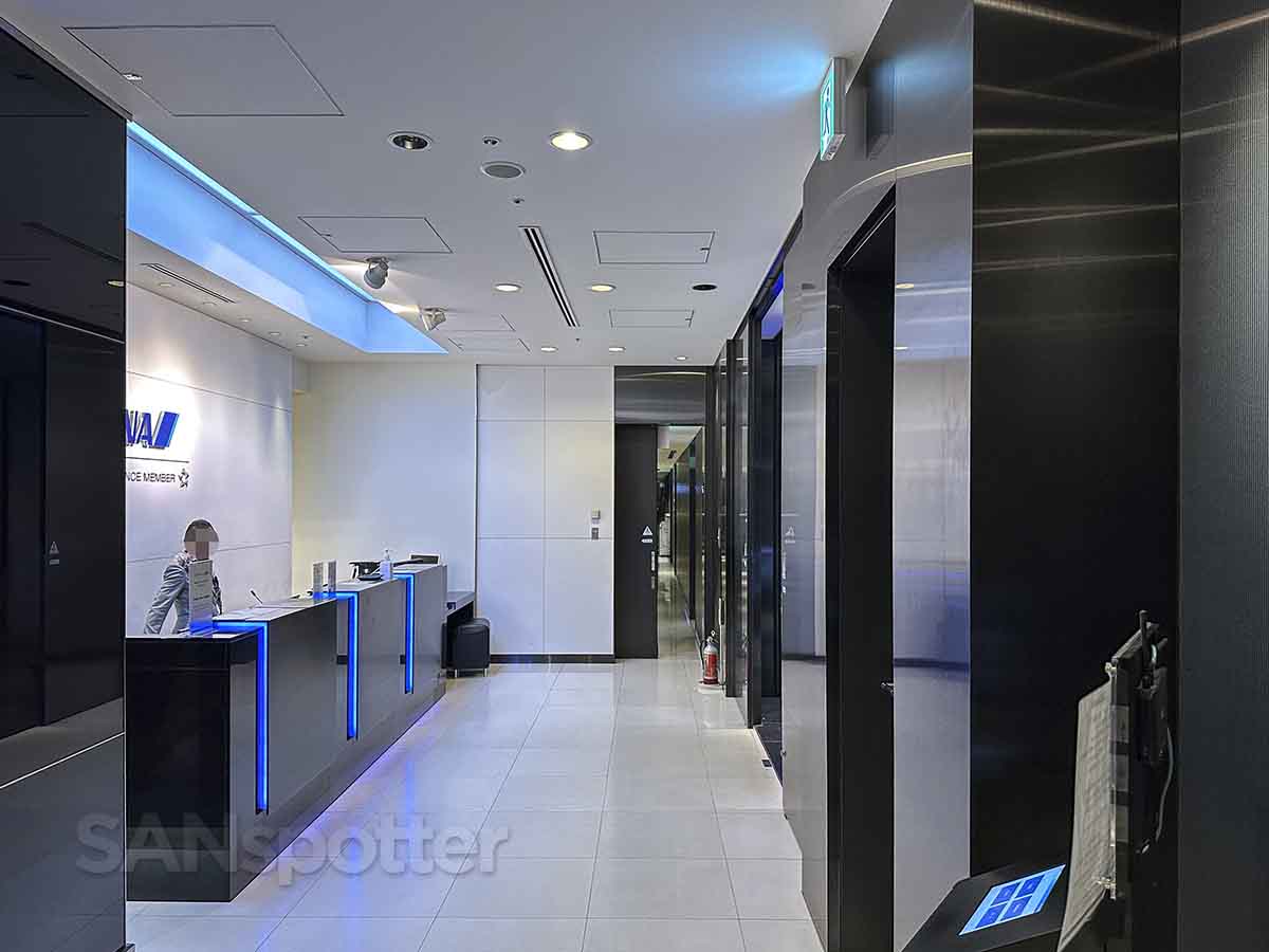 ANA lounge Haneda terminal 3 reception desk