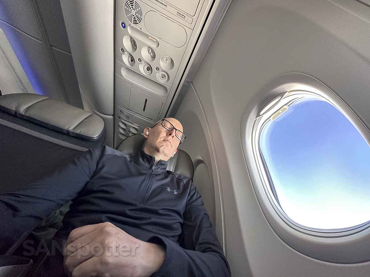 SANspotter sleeping in Alaska Airlines 737 MAX 9 Premium Class