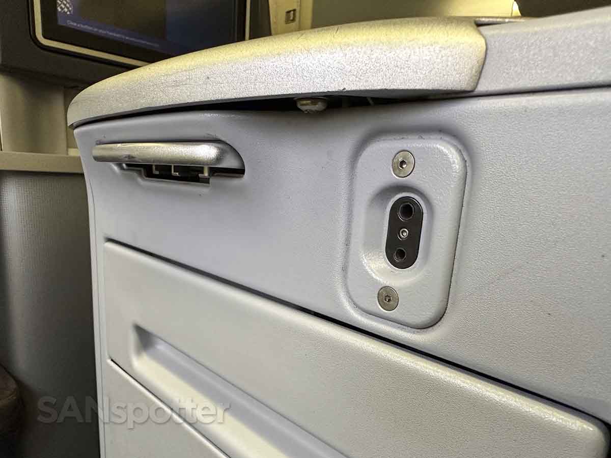 United 777–200 Domestic First Class seat headphone audio jack