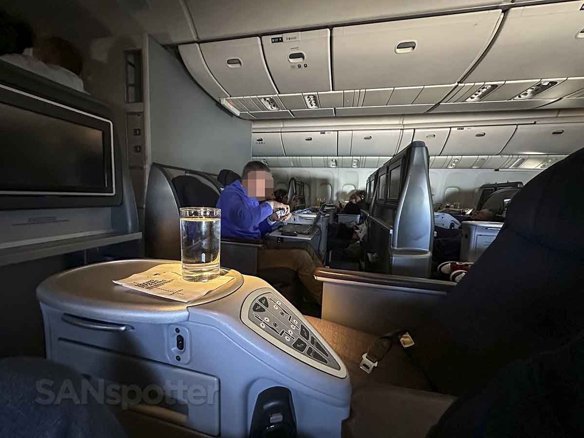 United 777–200 Domestic First Class forward and rear facing seats