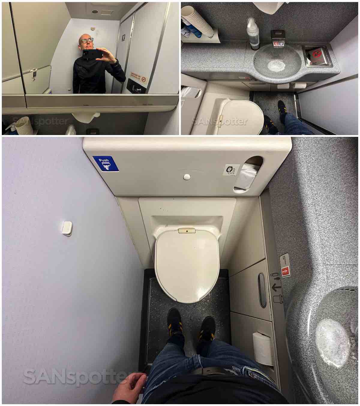 United 777–200 Domestic First Class lavatory