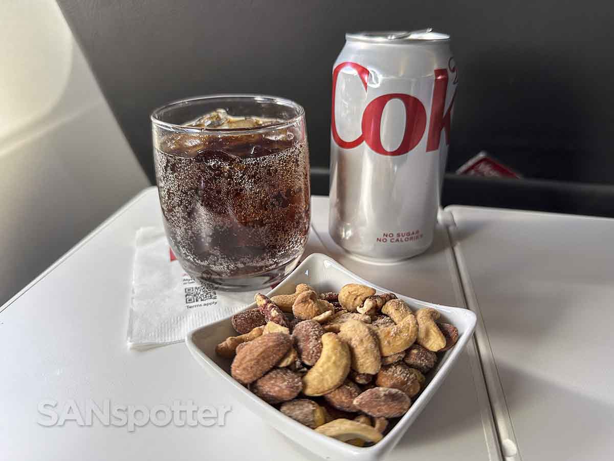 American Airlines A320 first class drinks and snacks