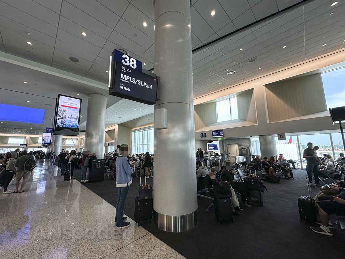 Delta gate 38 terminal 3 LAX