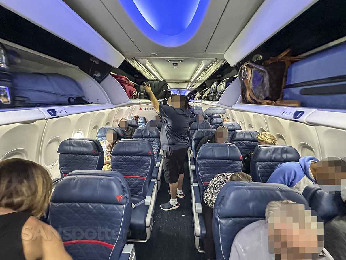 Delta 737-900 first class cabin